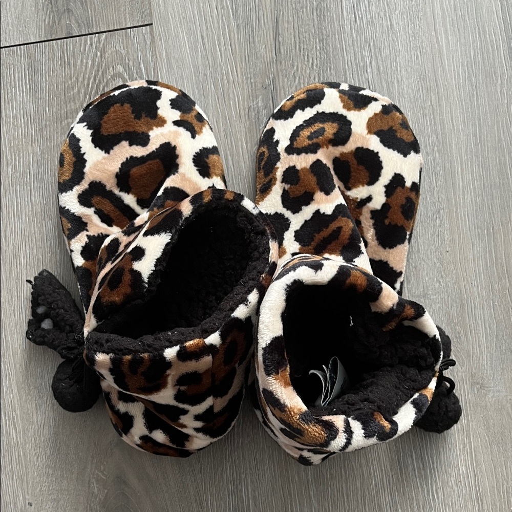 Leopard Print Fuzzy Slippers Size Women 9/10